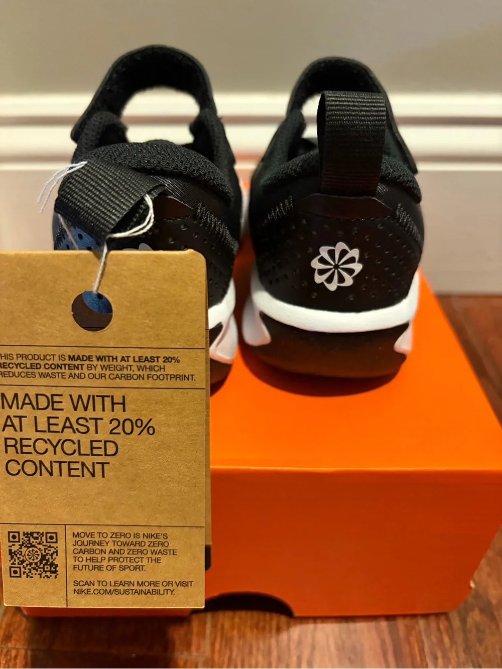 Nike Kids Black and White Velcro Sneaker (Size 11)